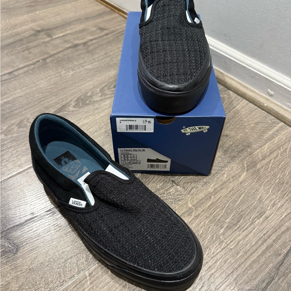 Vans Women/Men Black Textured Slip-On Sneakers
